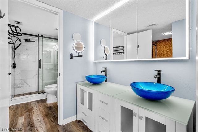 1660 Pine Valley DR 104, Fort Myers, FL 33907