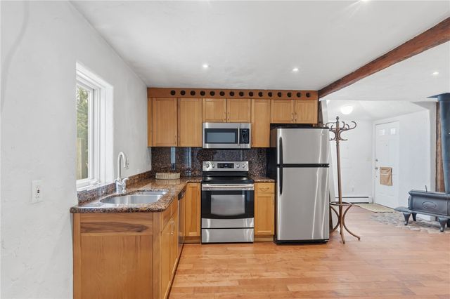 5 Bowser Court, Newport, RI 02840