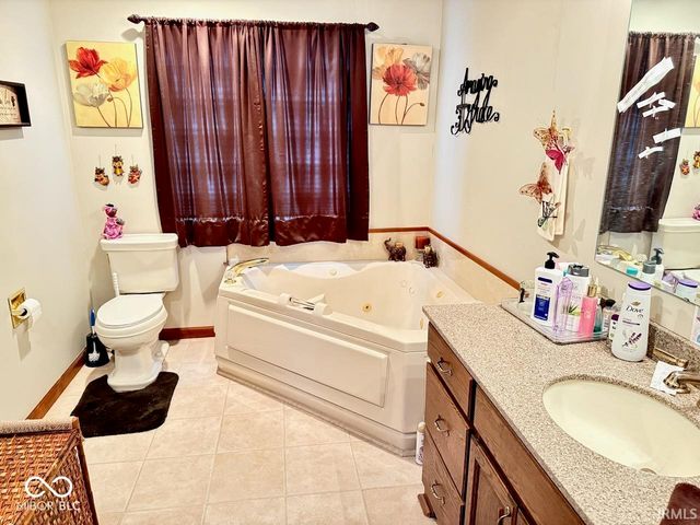 5100 W Prairiewood Drive, Muncie, IN 47304