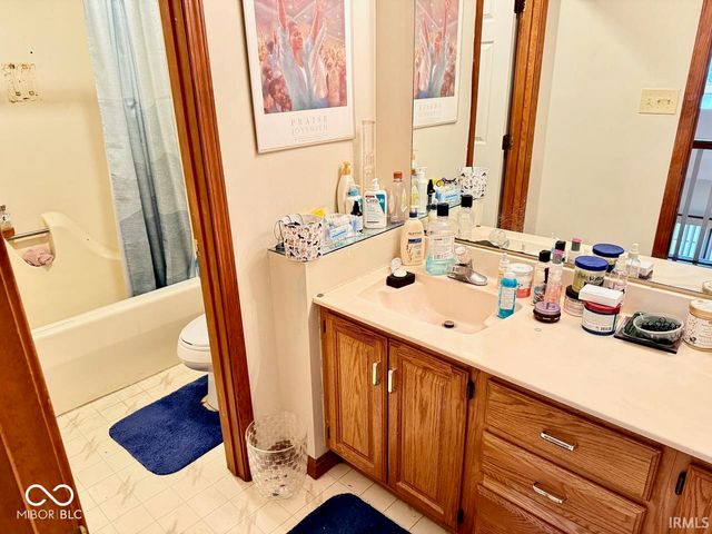 5100 W Prairiewood Drive, Muncie, IN 47304