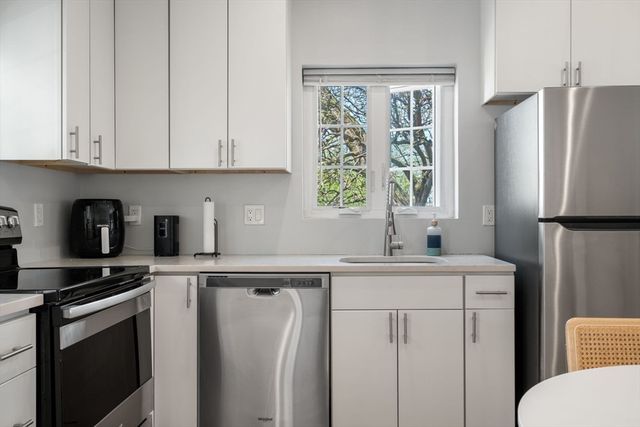 309 309-311 Sumner Street 2R, Boston, MA 02128