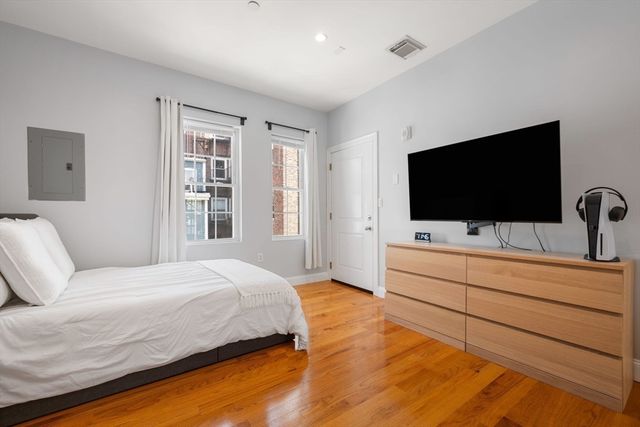 309 309-311 Sumner Street 2R, Boston, MA 02128