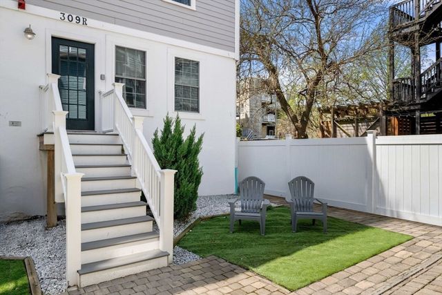 309 309-311 Sumner Street 2R, Boston, MA 02128