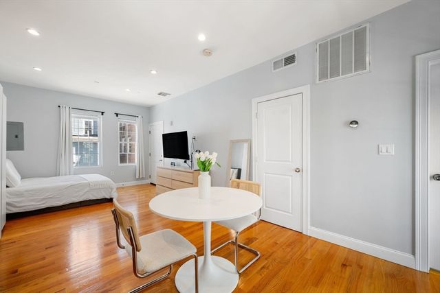 309 309-311 Sumner Street 2R, Boston, MA 02128