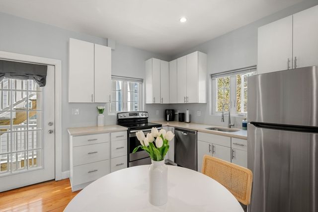 309 309-311 Sumner Street 2R, Boston, MA 02128