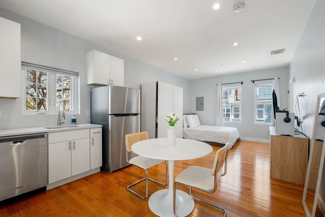 309 309-311 Sumner Street 2R, Boston, MA 02128