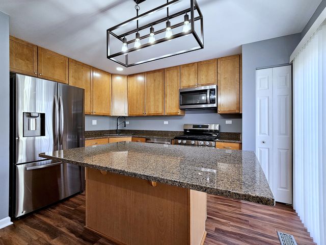 464 Lancaster Drive, Pingree Grove, IL 60140