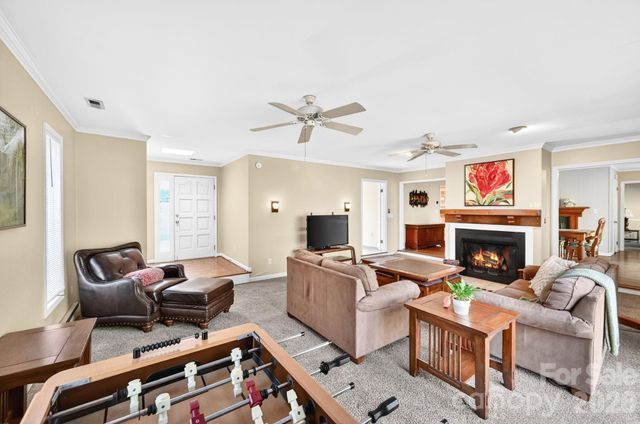 111 Hidden Pond Lane, Asheville, NC 28804