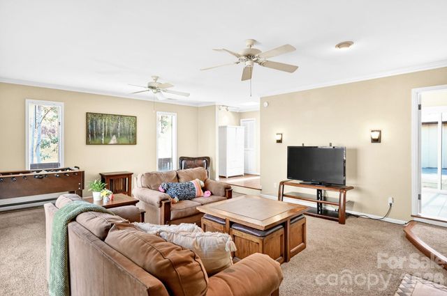 111 Hidden Pond Lane, Asheville, NC 28804