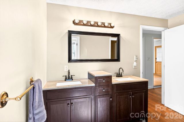 111 Hidden Pond Lane, Asheville, NC 28804