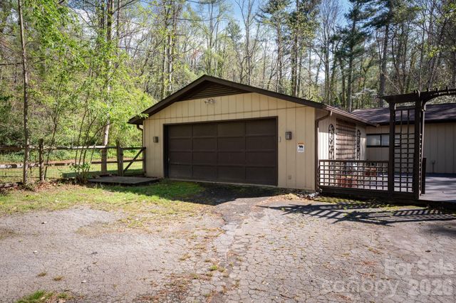 111 Hidden Pond Lane, Asheville, NC 28804