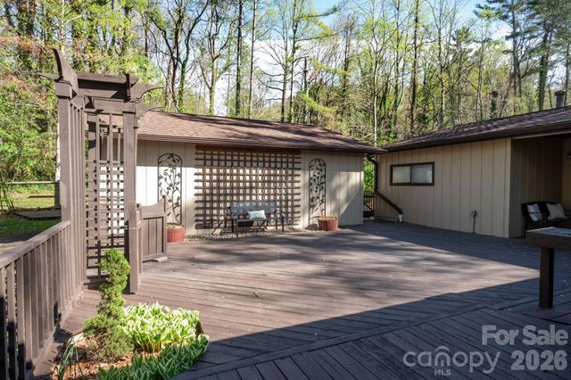 111 Hidden Pond Lane, Asheville, NC 28804