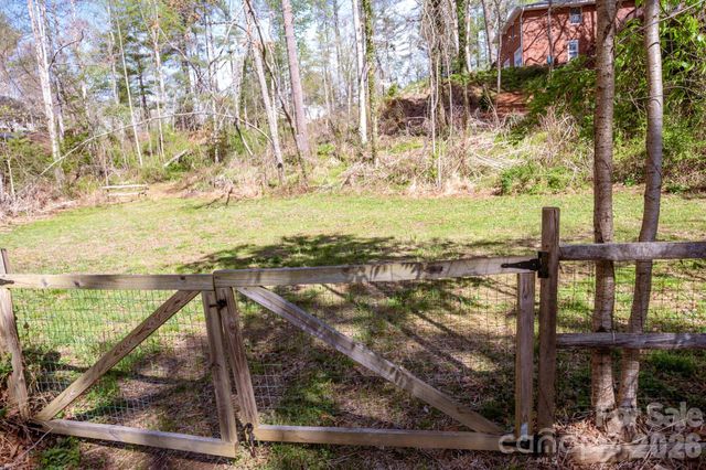 111 Hidden Pond Lane, Asheville, NC 28804