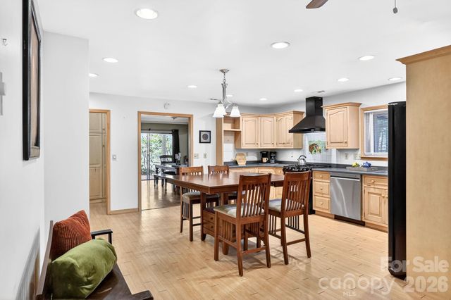 111 Hidden Pond Lane, Asheville, NC 28804