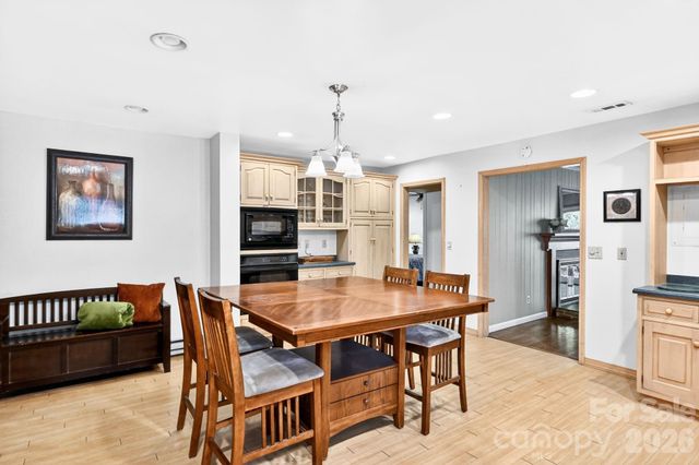 111 Hidden Pond Lane, Asheville, NC 28804