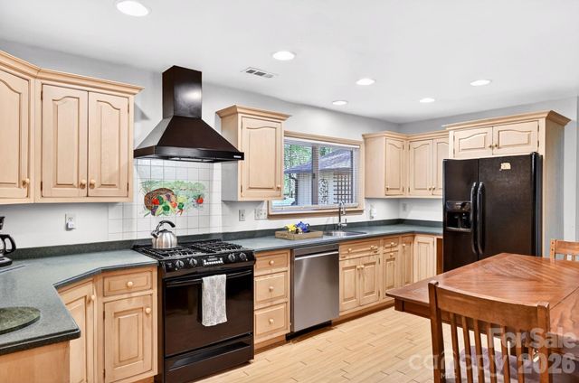 111 Hidden Pond Lane, Asheville, NC 28804