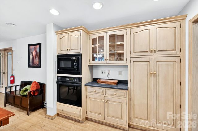 111 Hidden Pond Lane, Asheville, NC 28804
