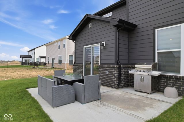 5660 Coulter Way, Greenwood, IN 46143