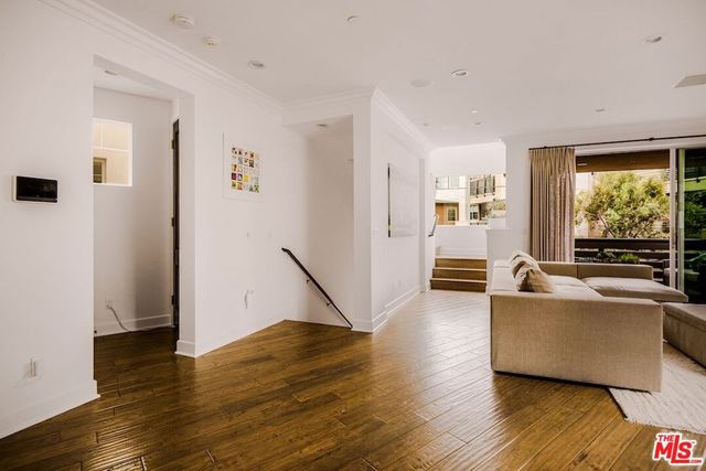 5846 N Lantern Court, Los Angeles, CA 90094