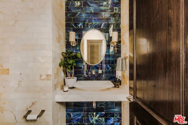 5846 N Lantern Court, Los Angeles, CA 90094