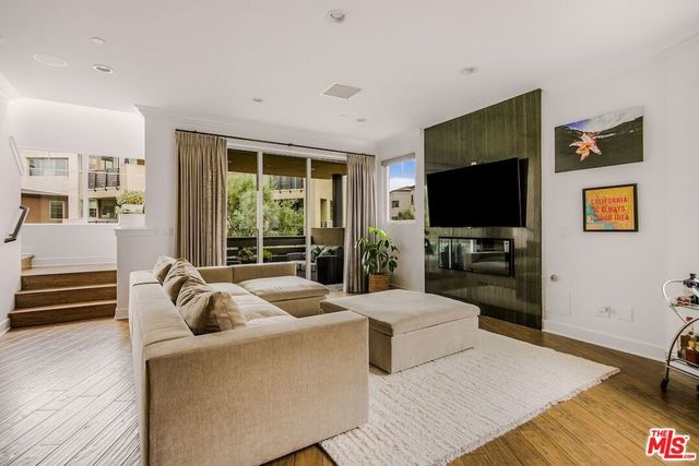 5846 N Lantern Court, Los Angeles, CA 90094