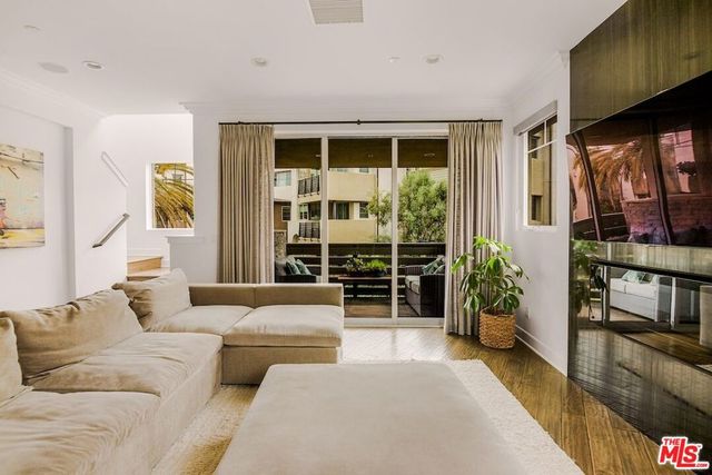 5846 N Lantern Court, Los Angeles, CA 90094