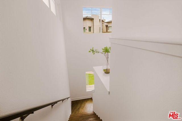 5846 N Lantern Court, Los Angeles, CA 90094