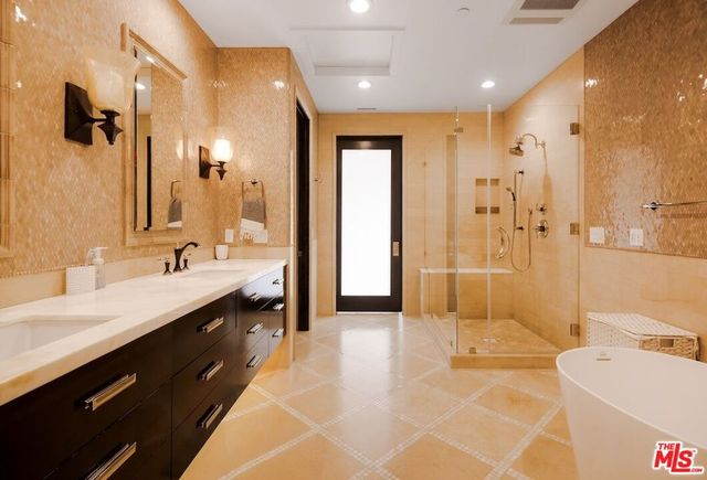 5846 N Lantern Court, Los Angeles, CA 90094