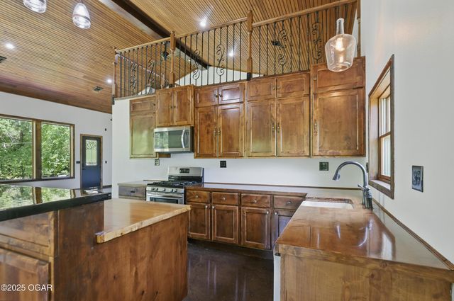 1822 Reinmiller Road, Joplin, MO 64804