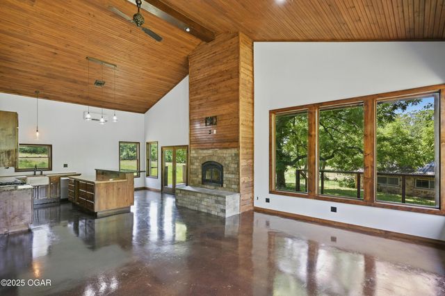 1822 Reinmiller Road, Joplin, MO 64804