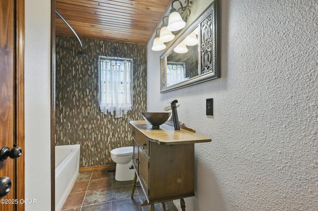 1822 Reinmiller Road, Joplin, MO 64804