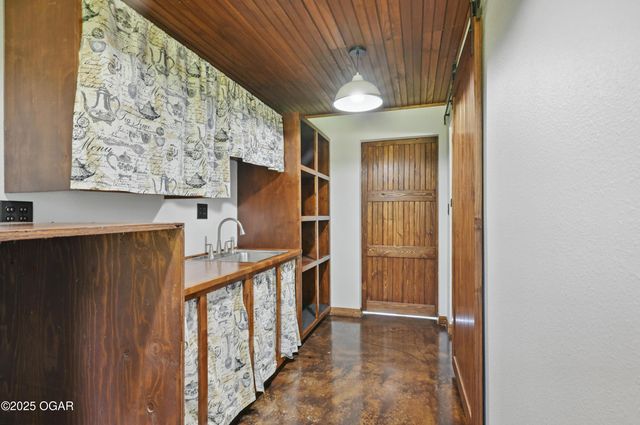 1822 Reinmiller Road, Joplin, MO 64804