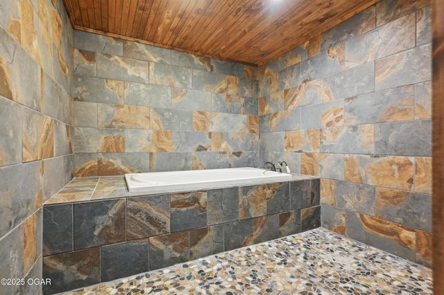 1822 Reinmiller Road, Joplin, MO 64804