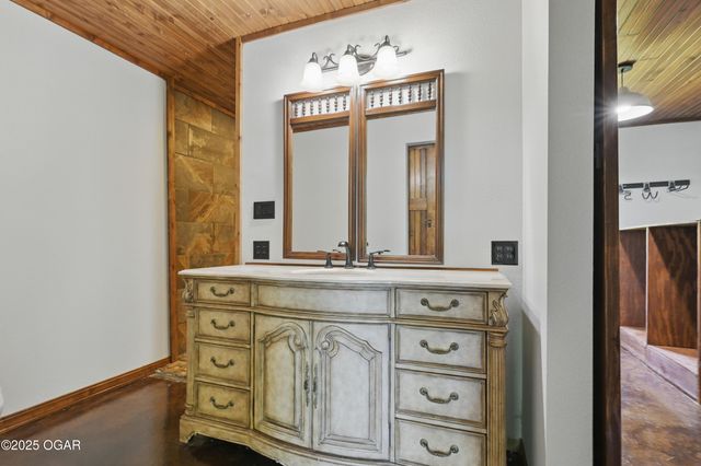 1822 Reinmiller Road, Joplin, MO 64804