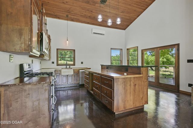 1822 Reinmiller Road, Joplin, MO 64804