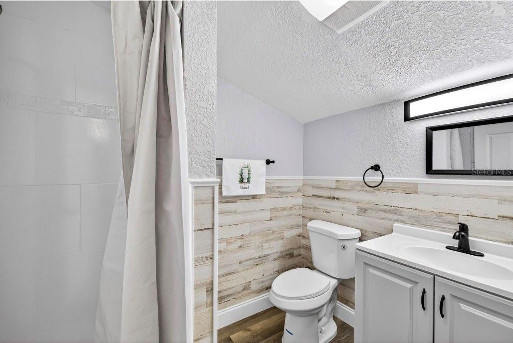 Image 11 of property listing at 6916 N ORLEANS AVENUE, Tampa, FL 33604