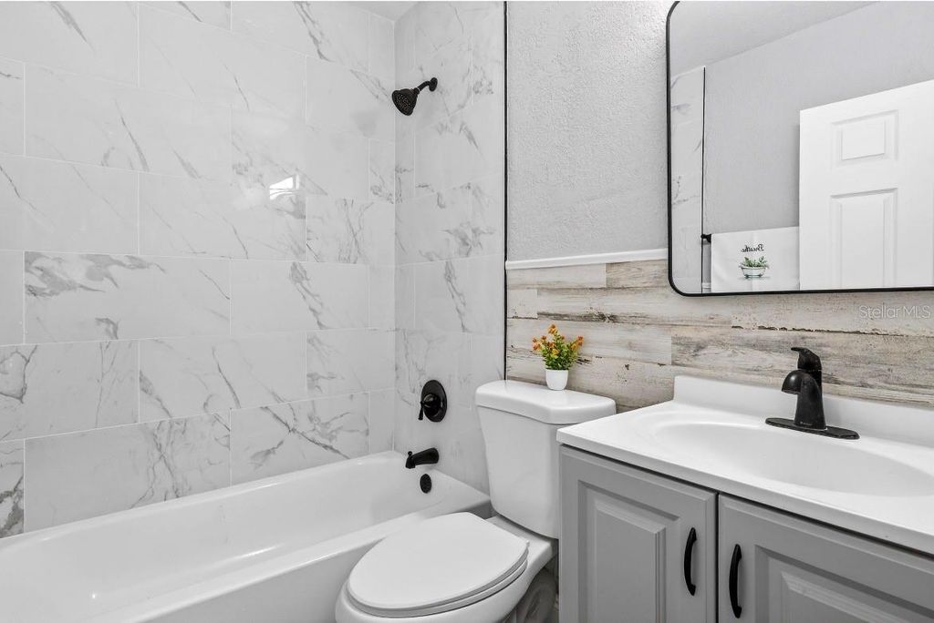 Image 7 of property listing at 6916 N ORLEANS AVENUE, Tampa, FL 33604