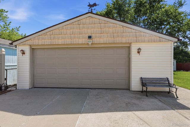 24254 Eleanor Avenue, Warren, MI 48089