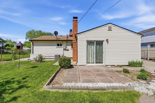 24254 Eleanor Avenue, Warren, MI 48089