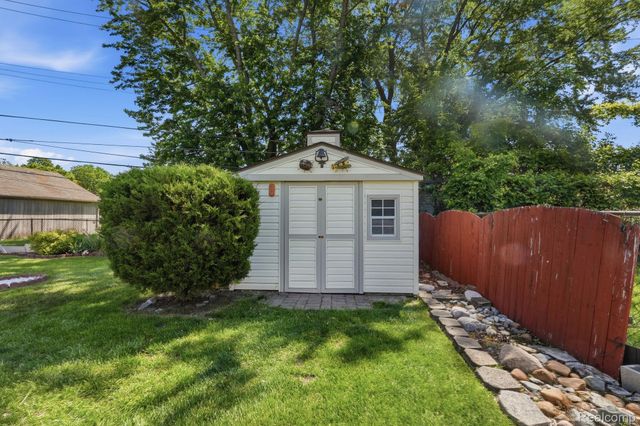 24254 Eleanor Avenue, Warren, MI 48089