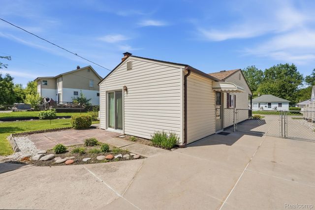 24254 Eleanor Avenue, Warren, MI 48089