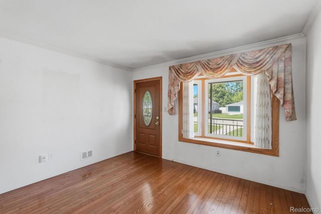 24254 Eleanor Avenue, Warren, MI 48089