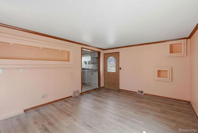 24254 Eleanor Avenue, Warren, MI 48089