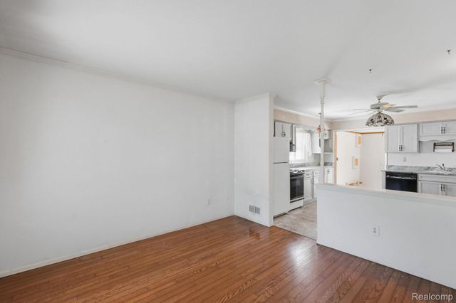 24254 Eleanor Avenue, Warren, MI 48089