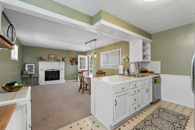 2520 Glenwood Avenue, Fort Wayne, IN 46805