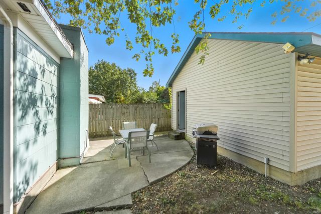 2520 Glenwood Avenue, Fort Wayne, IN 46805