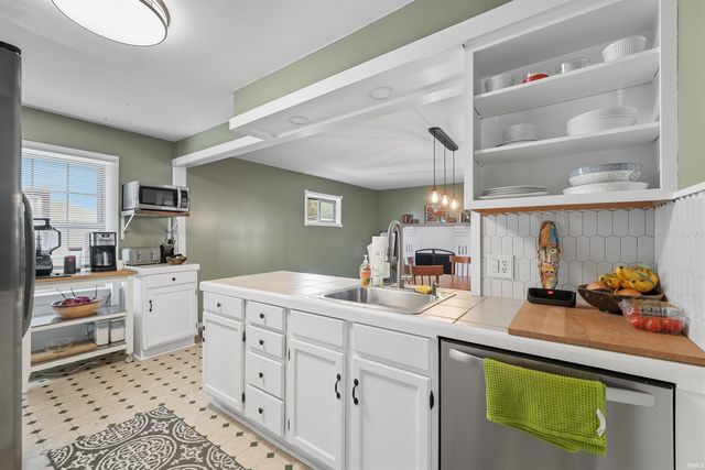 2520 Glenwood Avenue, Fort Wayne, IN 46805