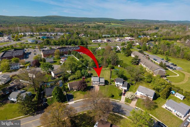 104 BRIARWOOD DR, Douglassville, PA 19518