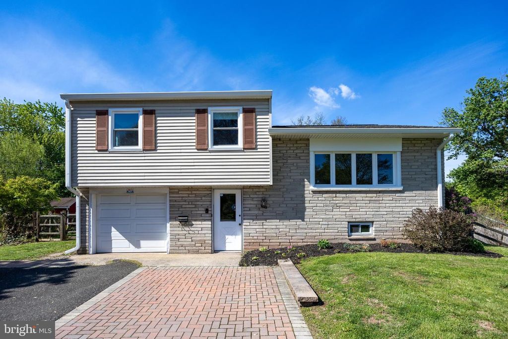 104 BRIARWOOD DR, Douglassville, PA 19518
