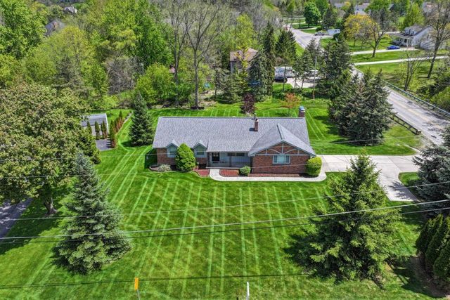 8389 Manchester Drive, Grand Blanc, MI 48439